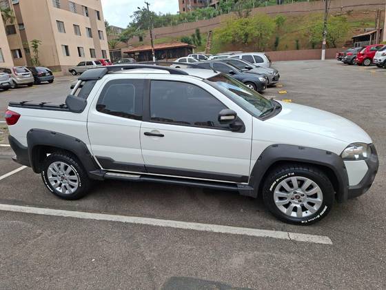 FIAT STRADA 1.8 MPI ADVENTURE CD 16V FLEX 3P MANUAL FIAT STRADA 1.8 MPI ADVENTURE CD 16V FLEX 3P MANUAL